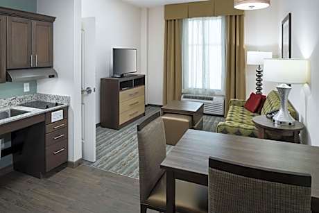 King Suite - Mobility Access/Non-Smoking