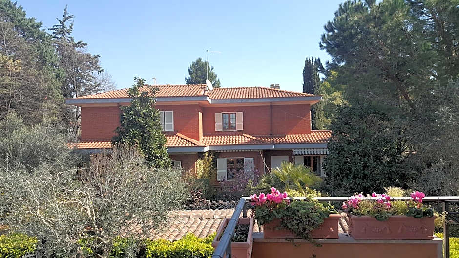 Aurelia Garden Gold B&B