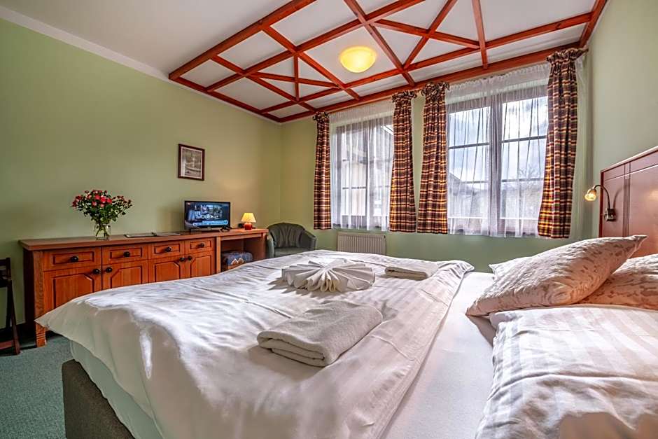 Photo 1 of 4 of Deluxe 1 King Bed