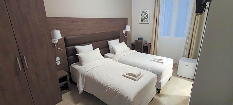 SQUARE HOTEL