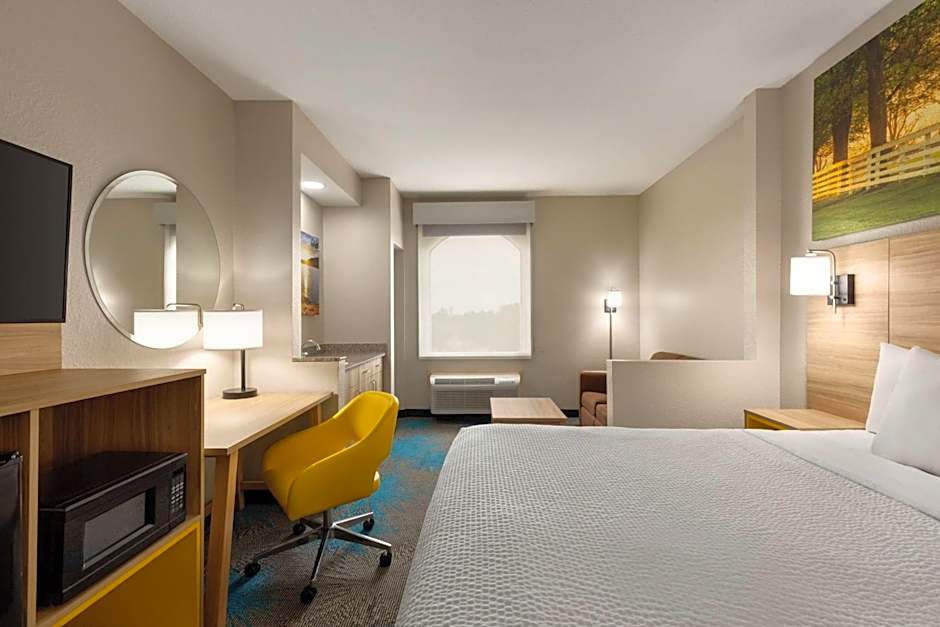 Days Inn & Suites by Wyndham Prattville-Montgomery