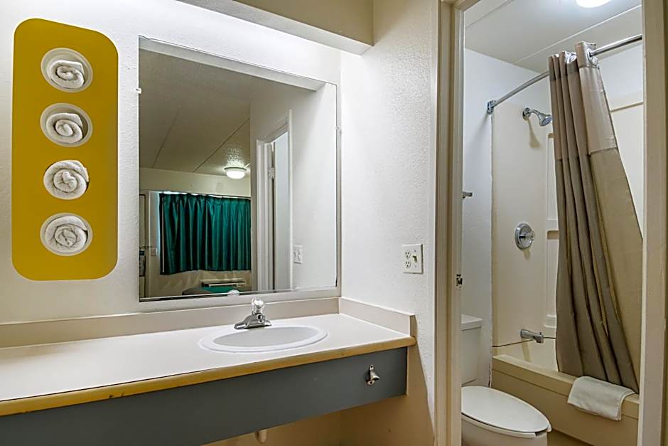 Motel 6-Knoxville, TN - North