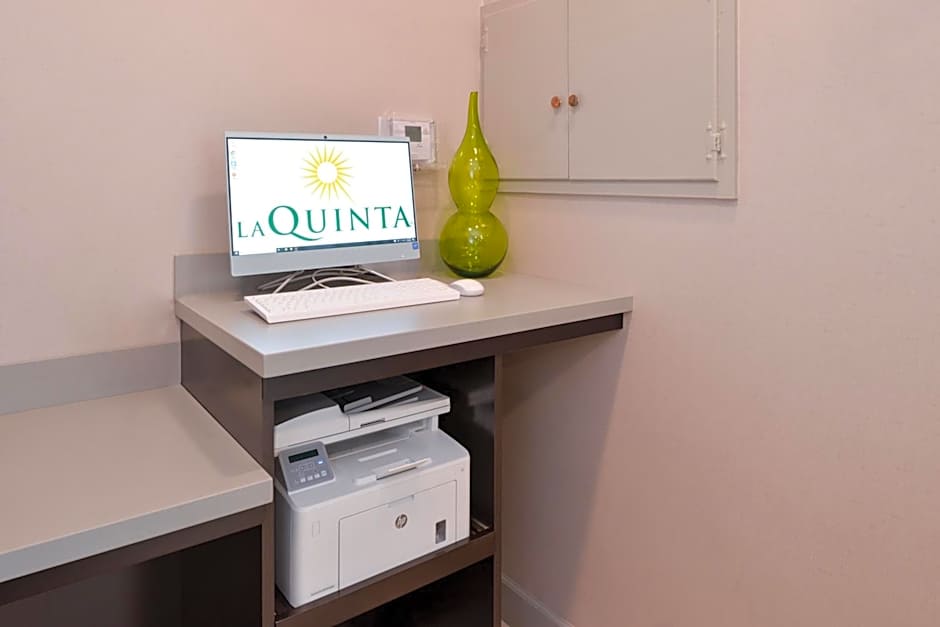 La Quinta Inn & Suites by Wyndham Indianapolis South