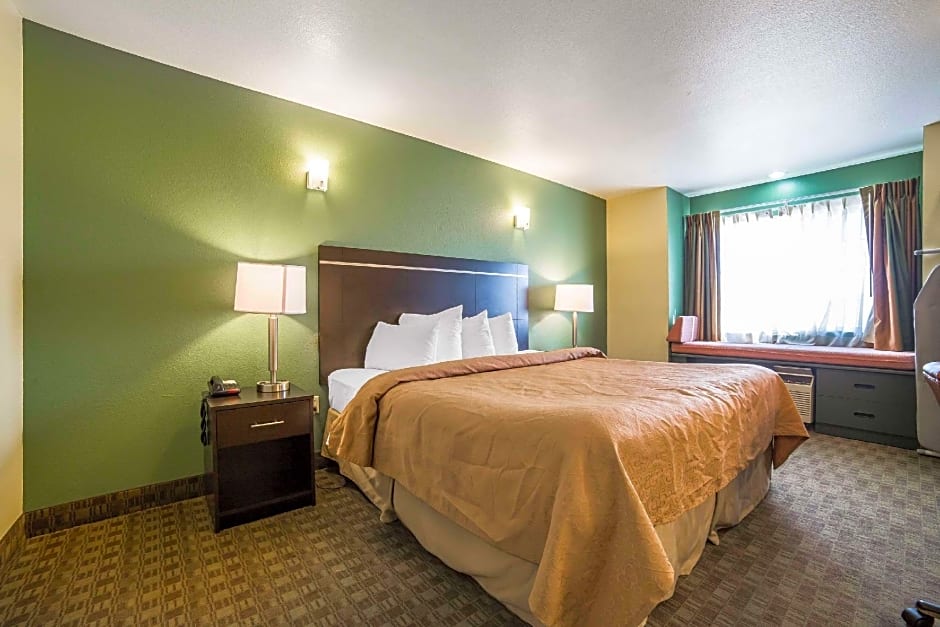 Photo 1 of 3 of 1 King Bed, Accessible, Nonsmoking