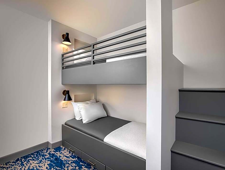 Hotel Elkhart, Tapestry Collection By Hilton