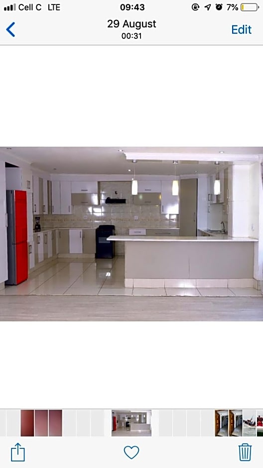 Selina Airport Lodge #Emzini