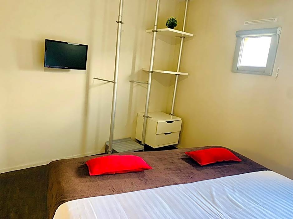 Standing Hotel Suites by Actisource