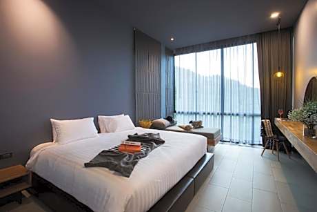 Junior Suite with Bathtub