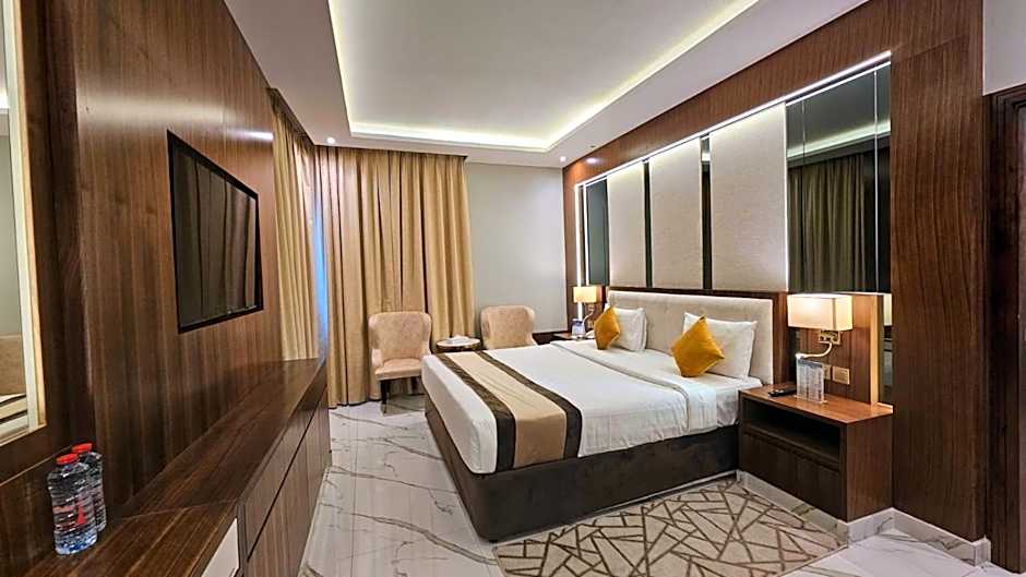 Photo 1 of 13 of Executive Suite