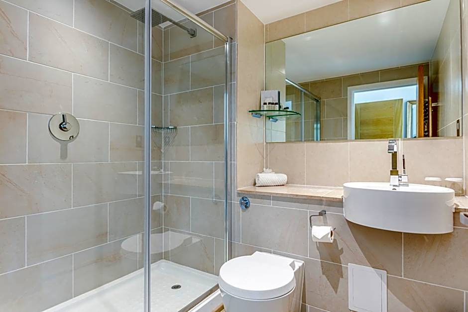 Captain's Club Hotel & Spa