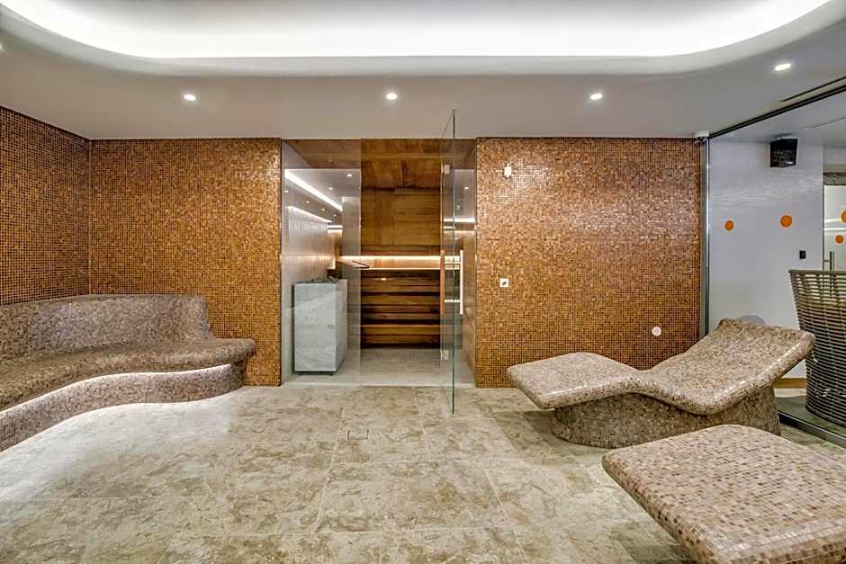 Grand Poet Hotel and SPA by Semarah