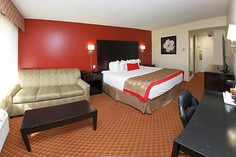 Ramada by Wyndham Fresno North