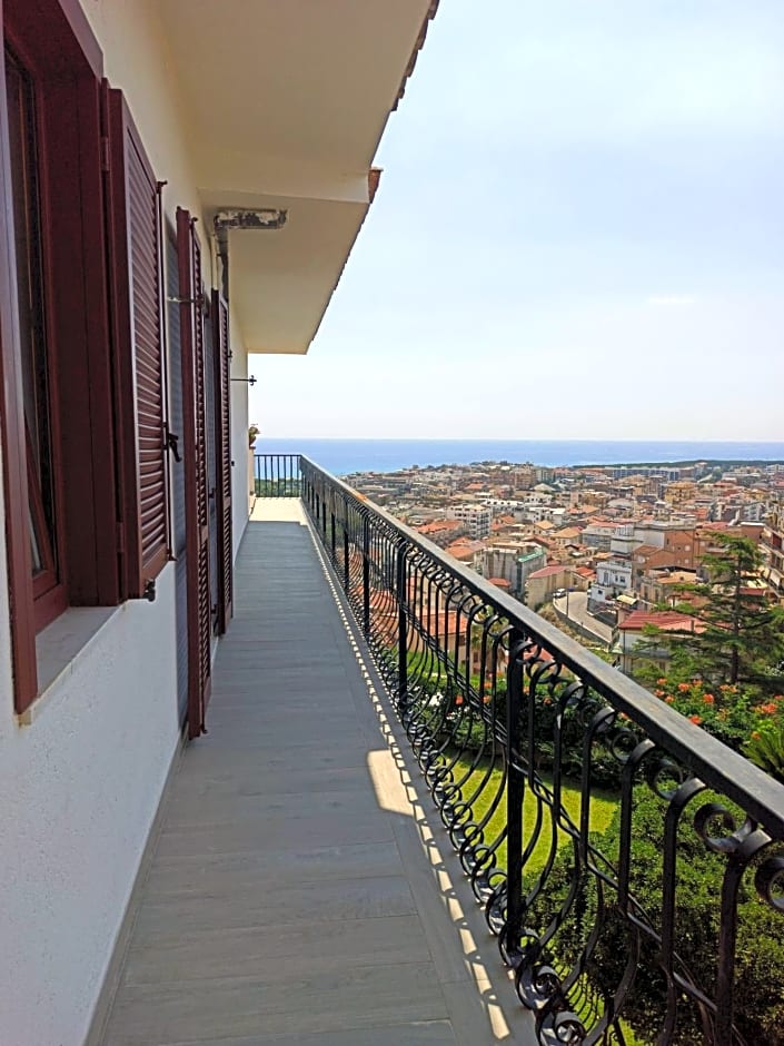 VelaLatina Residence B&B Soverato - Camera Maestrale & Camera Tramontana