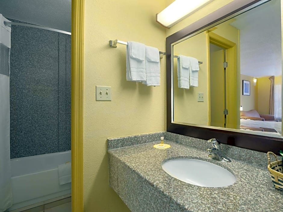 Days Inn by Wyndham Brunswick/St. Simons Area