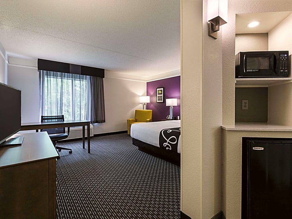 La Quinta Inn & Suites by Wyndham Dallas Plano West