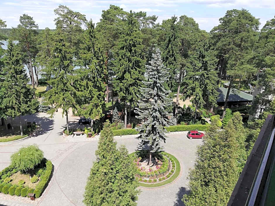 Oficerski Yacht Club