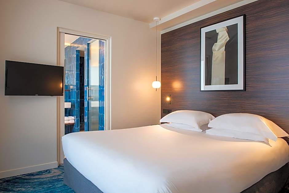 Photo 1 of 5 of Executive Suite