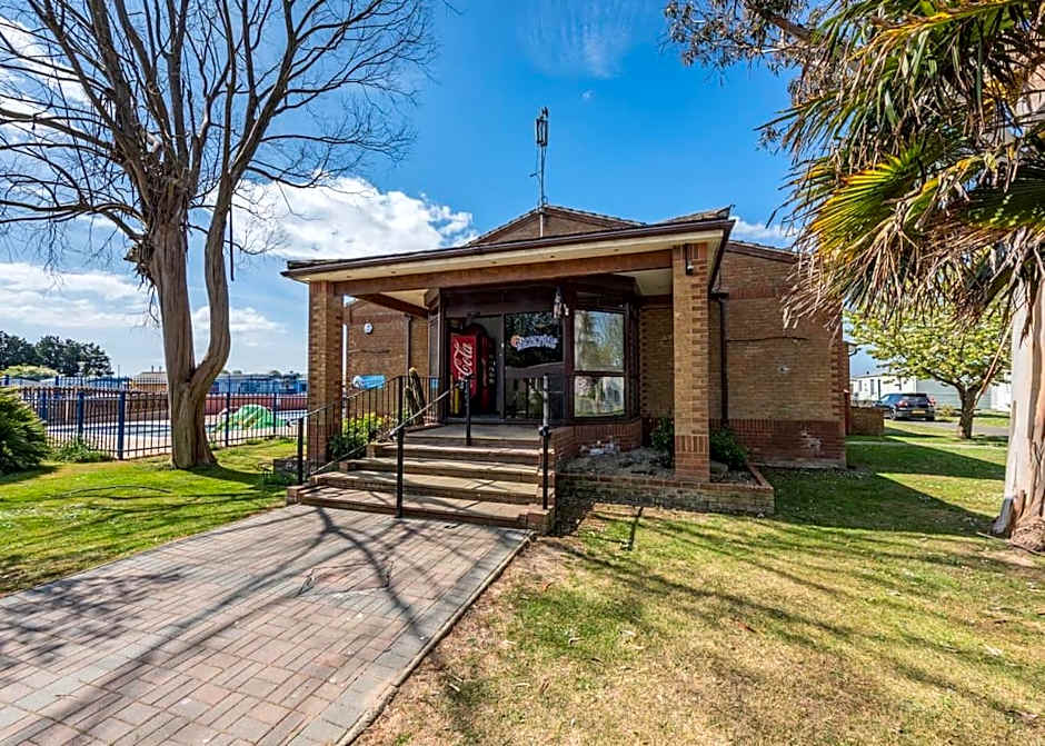 Riverside Caravan Holiday Park