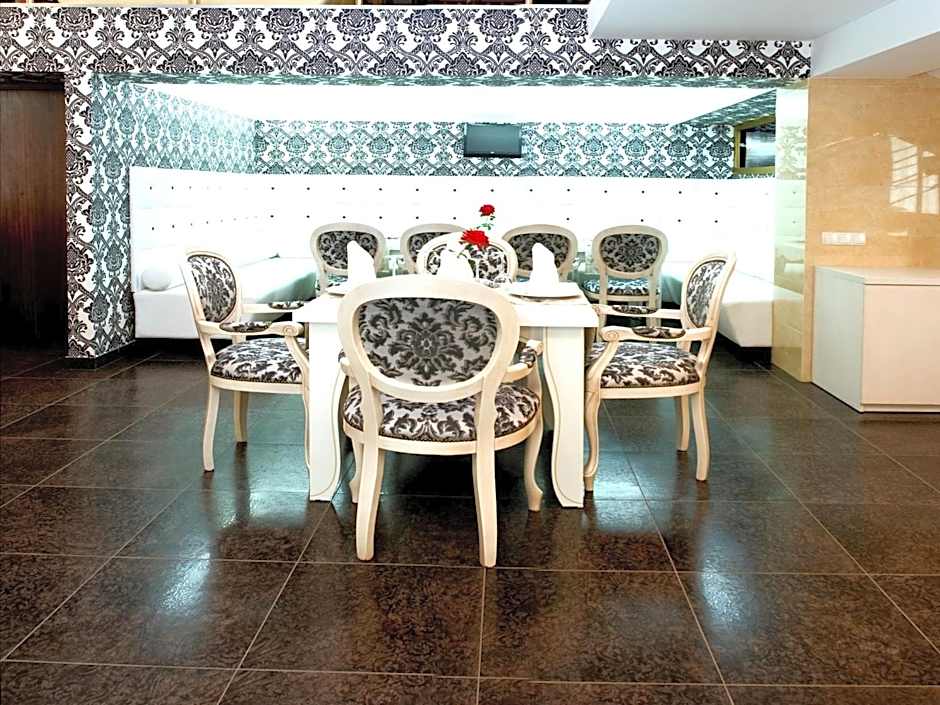 Manhattan Hotel & Restaurant