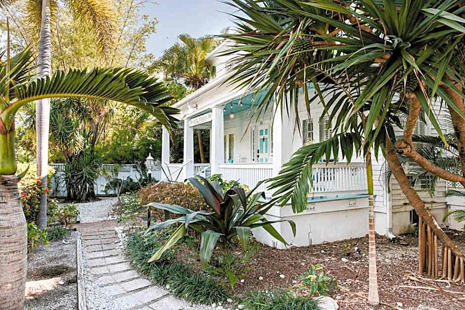 Deluxe King with Balcony - at James House with Parking!