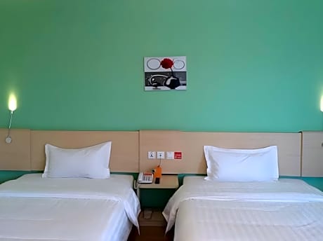 WH - New 7 Days Zizai Twin Room