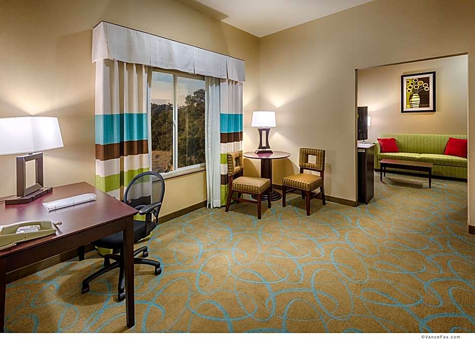 Holiday Inn Express & Suites / Red Bluff - South Redding Area By IHG