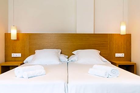 One-Bedroom Apartment (2 - 3 Adults)