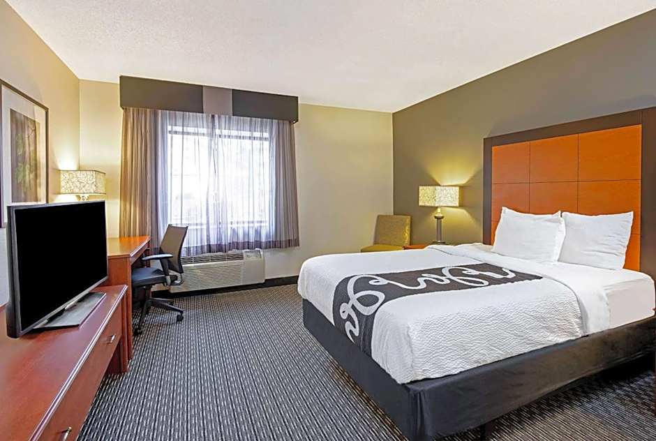 La Quinta Inn & Suites by Wyndham Harrisburg Airport Hershey