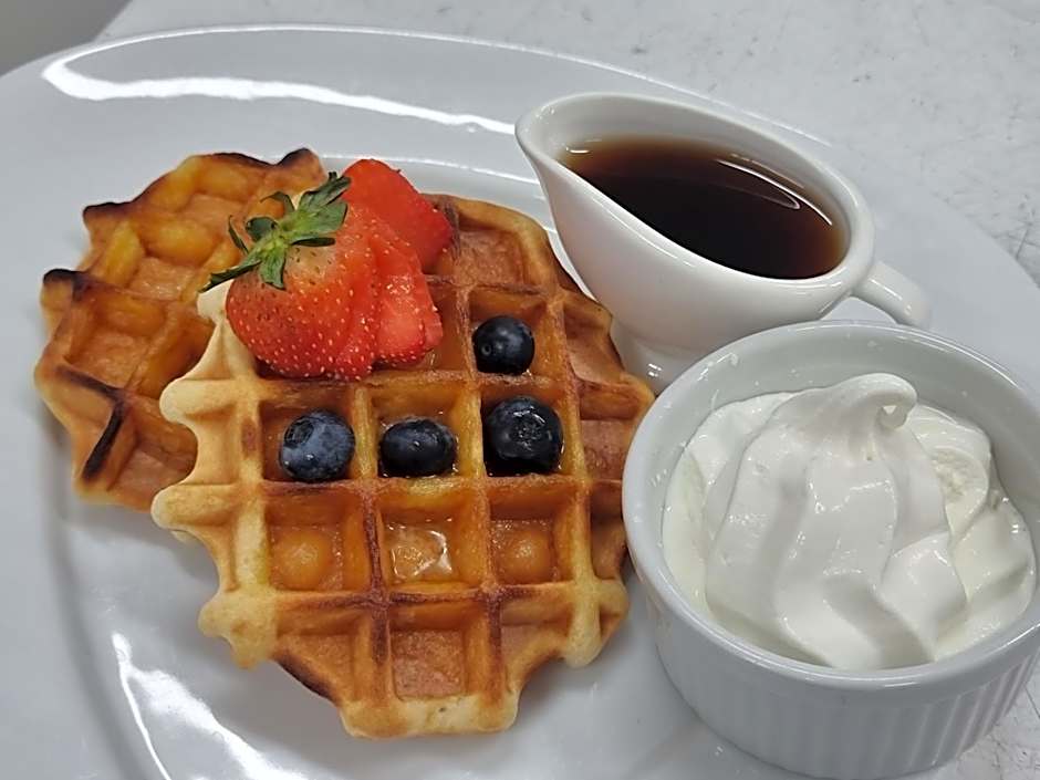 Ten Dollar Town Motel