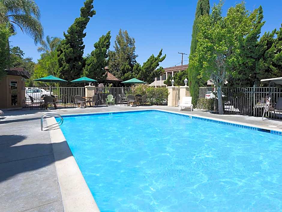 Costa Mesa Inn - Newport Beach Area