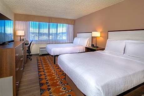 Standard Queen Room with Pool View - Ground Floor