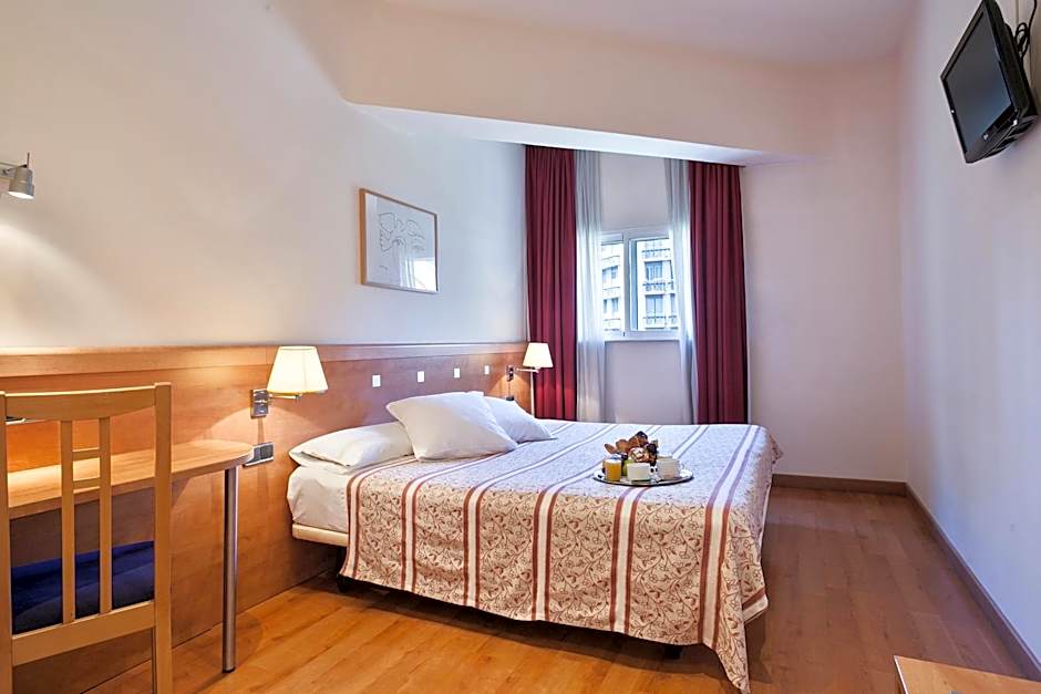 Photo 1 of 9 of 1 Double Bed or 2 Beds