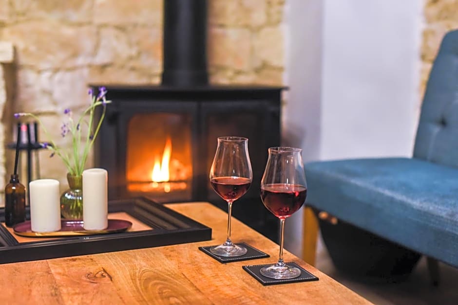 Oinou Strata - Adults Only