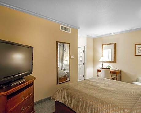 1 Queen Bed, Nonsmoking