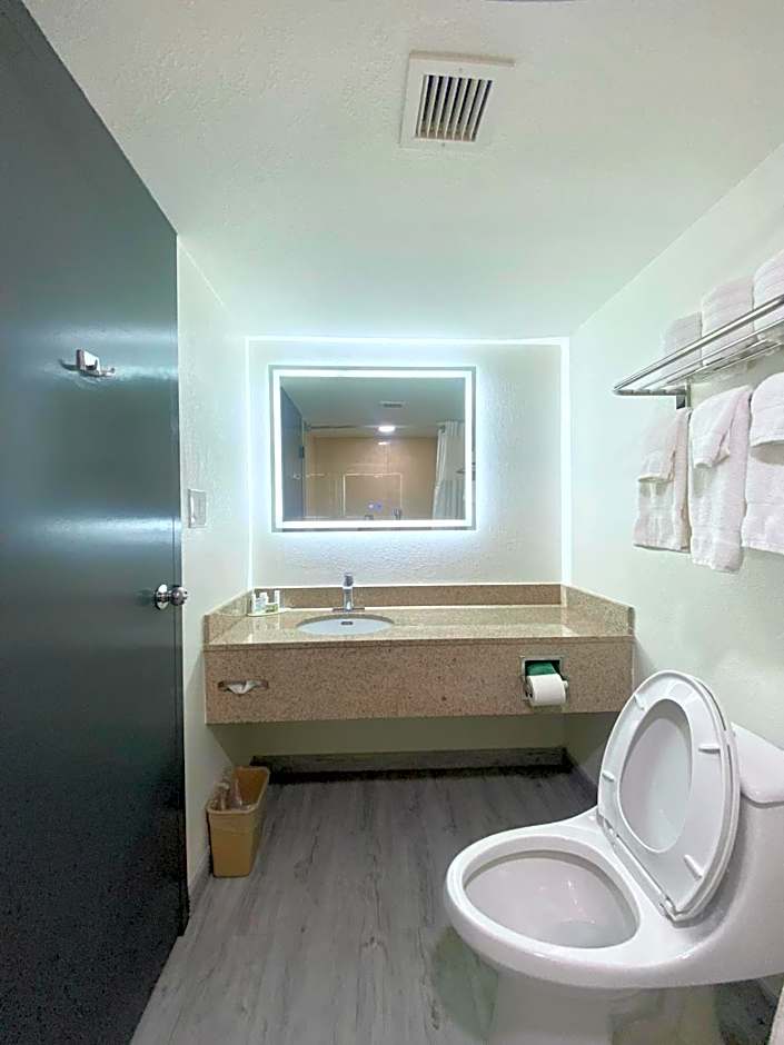 Ramada by Wyndham Tuscaloosa