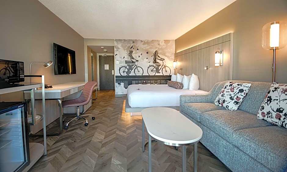 Coast Victoria Hotel & Marina by APA