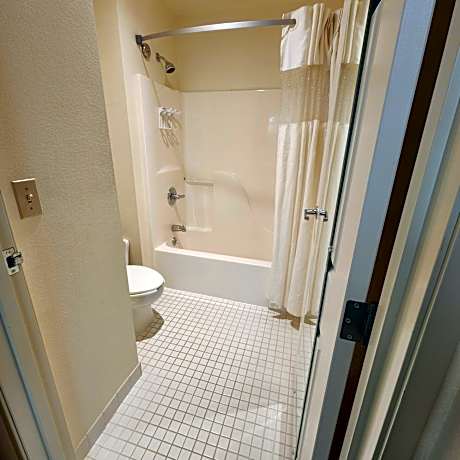 Deluxe King Room - Non-Smoking