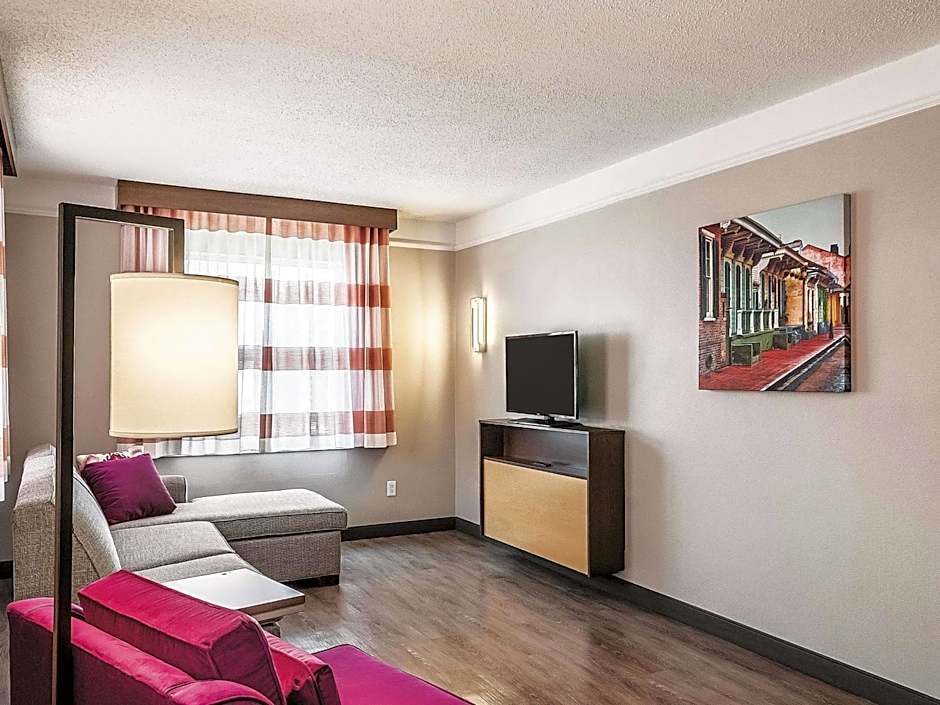 La Quinta Inn & Suites by Wyndham New Orleans Downtown
