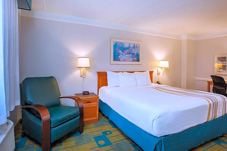 La Quinta Inn & Suites by Wyndham Norfolk Virginia Beach