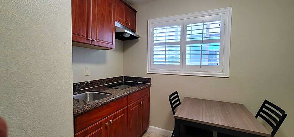 Beachwalker Inn & Suites