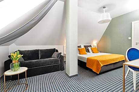 Top Floor Family Room for 5 Guests