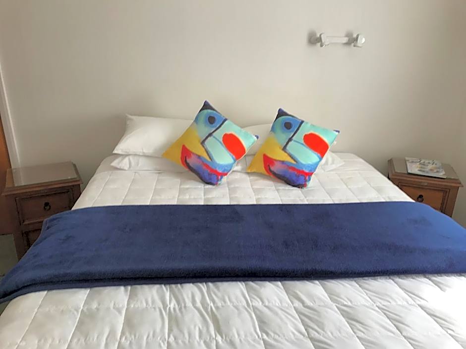 Picton House B&B and Motel