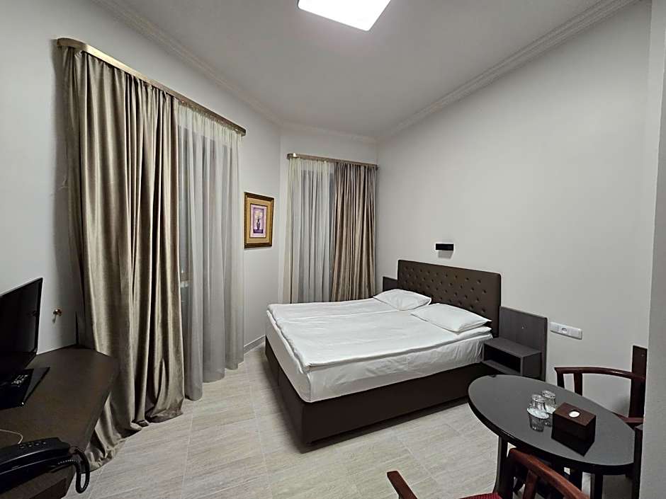 Yerevan Deluxe Hotel