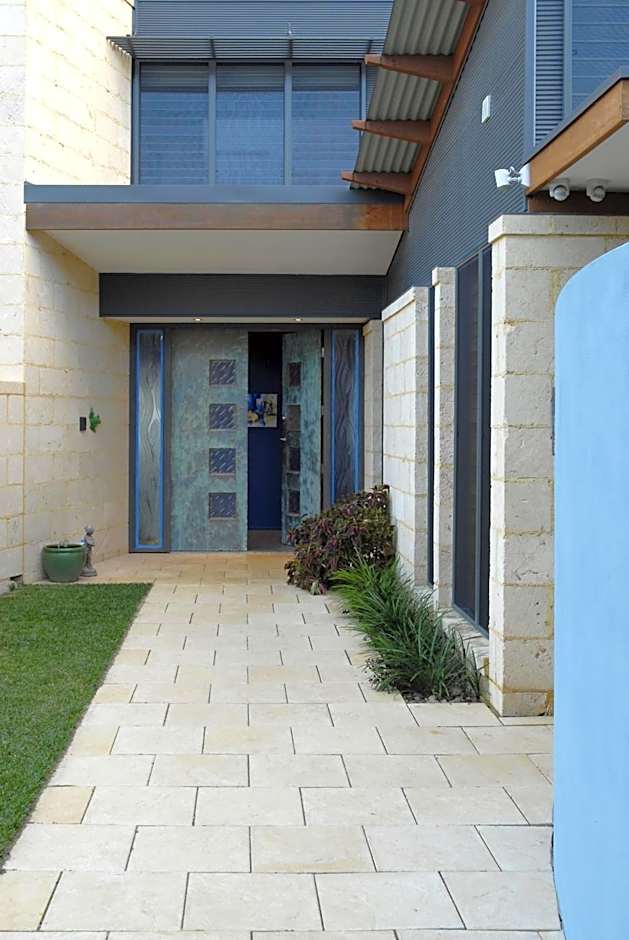 By the Beach B&B Self Contained Apartments