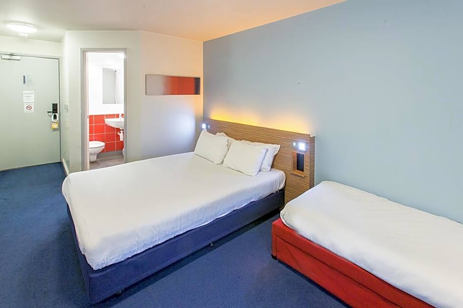 Redwings Lodge Wolverhampton Central