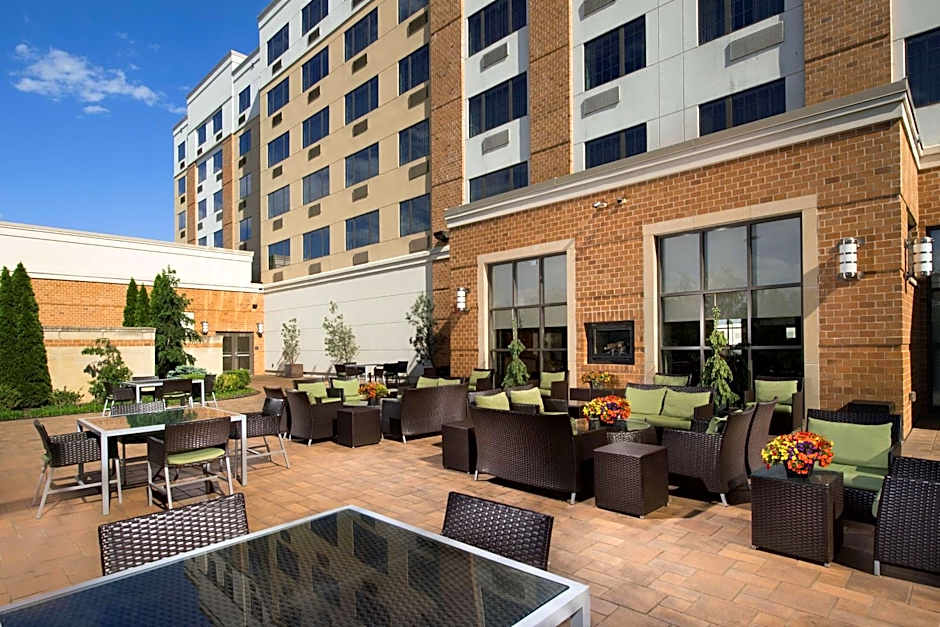 DoubleTree By Hilton Hotel Dulles Airport-Sterling
