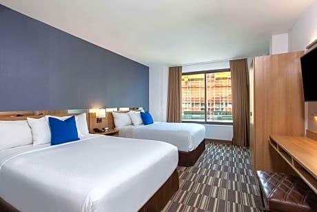 1 King Bed, Non-Smoking