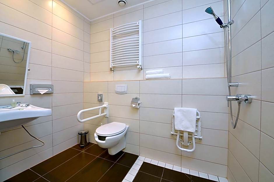 Promenade City Hotel