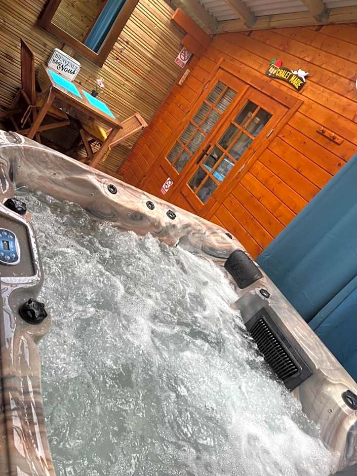 Les Chalets de Marie 974- Jacuzzi SPA privatif dans le chalet , sans vis à vis , vue mer
