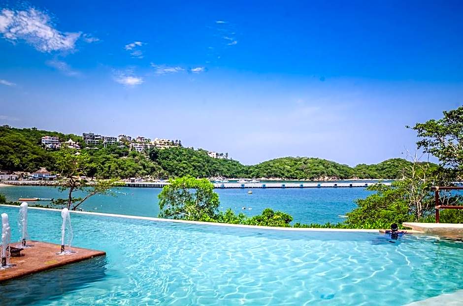 Binniguenda Huatulco & Beach Club
